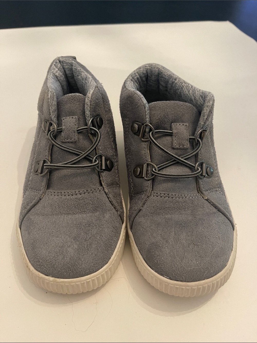 Kids Gray Suede Sneakers no laces Carter’s size 11m